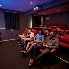 Eleverne ser film i vores egen biograf Eleverne ser film i vores egen biograf